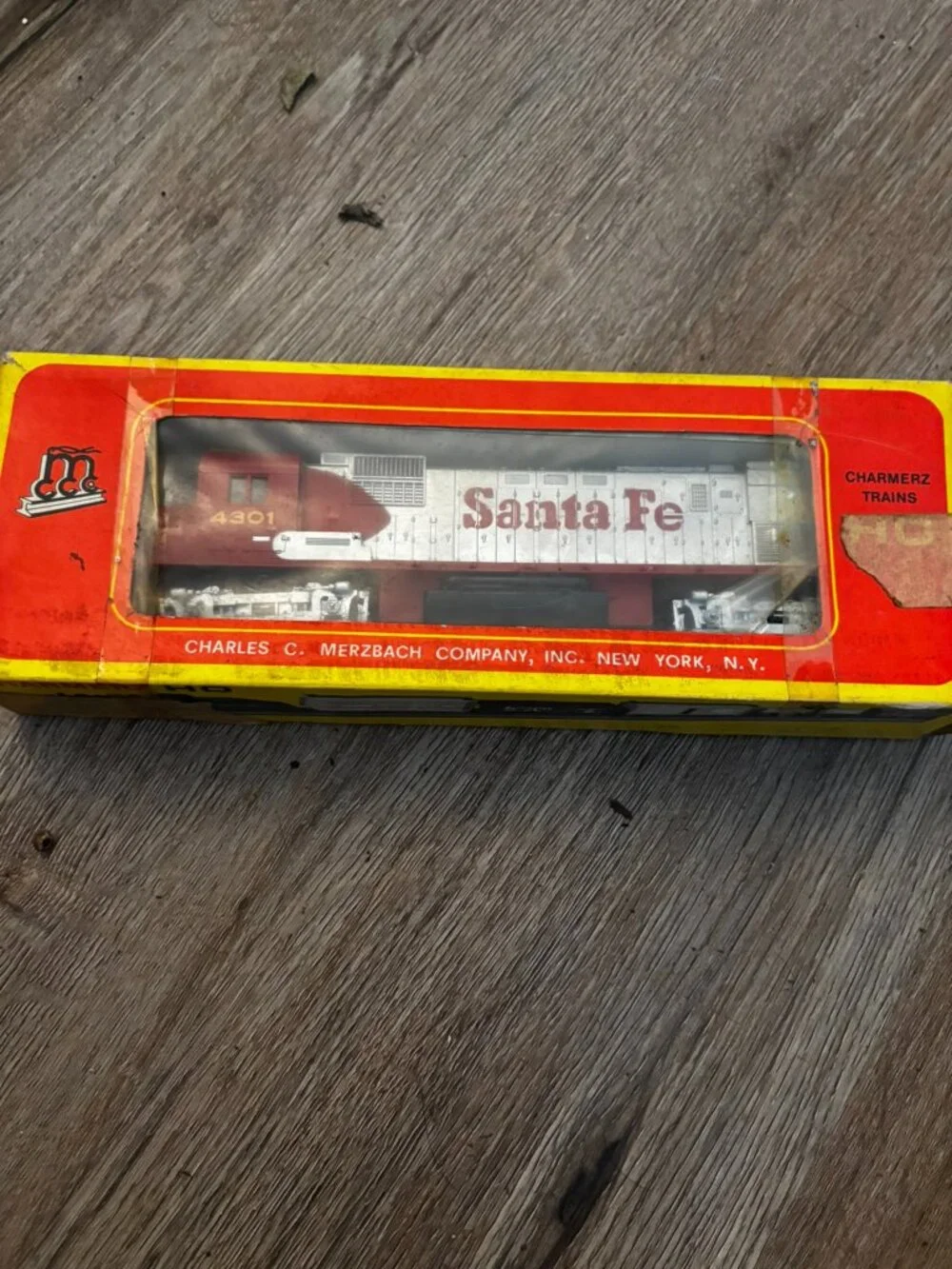 Charmerz 1343 Santa Fe Engine Locomotive Dummy Railroad Train display w/box